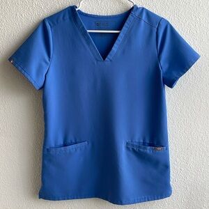 Figs Casma Three Pocket Scrub Top in Ceil Blue in XS